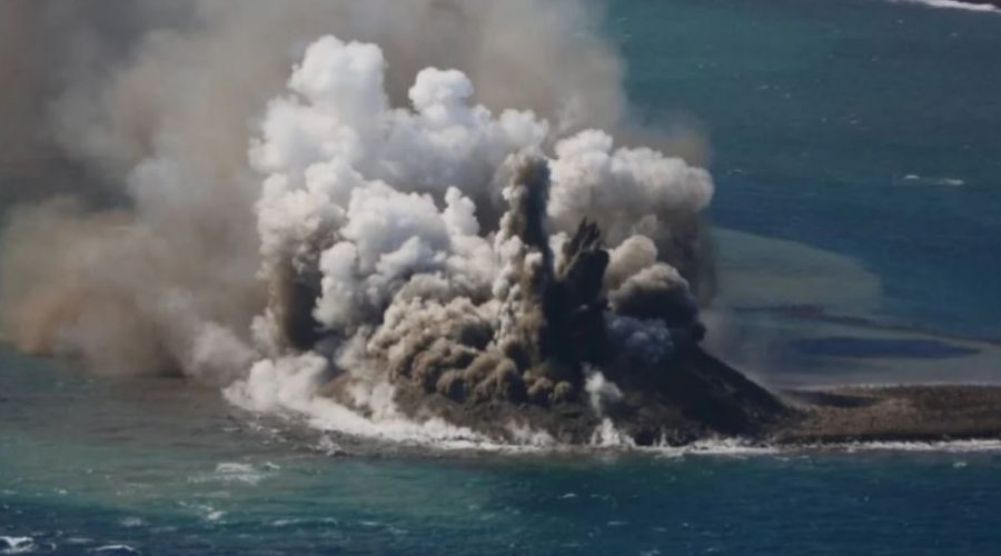 Formohet Ishulli Pas Shpërthimit Vullkanik