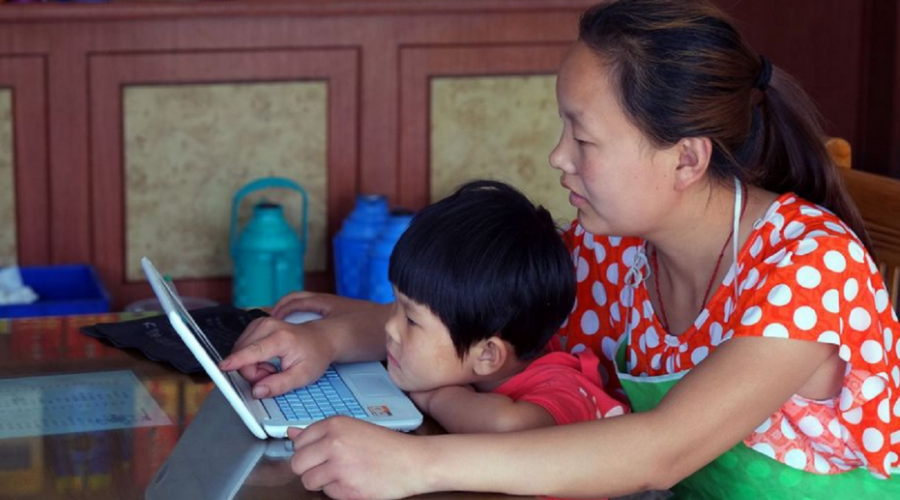 Kina ndalon internetin natën për të miturit